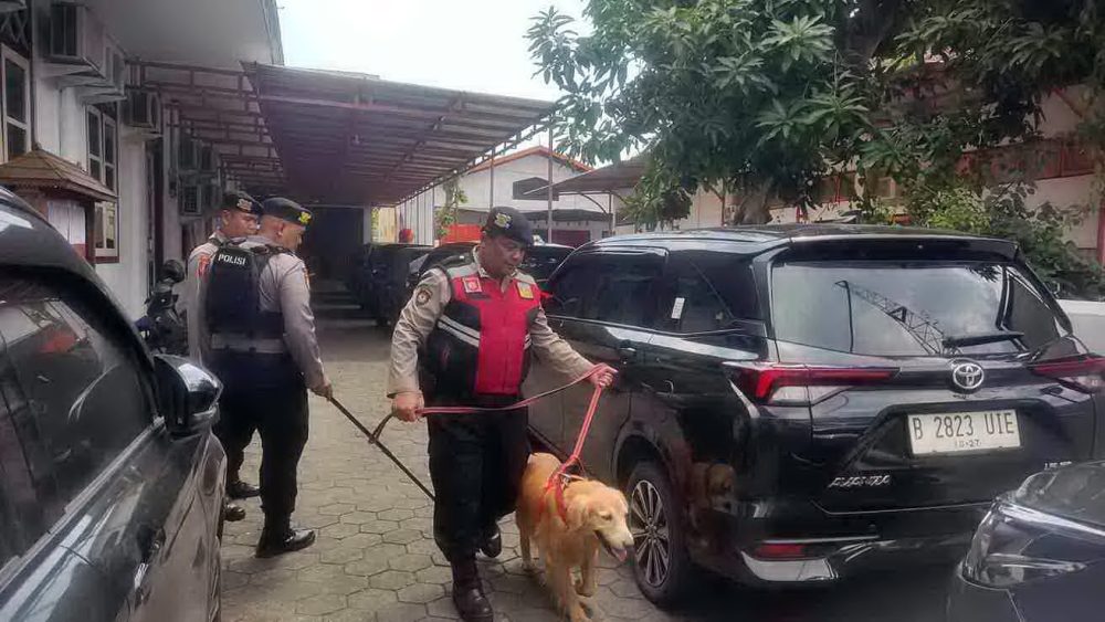 Datangi KPU, Unit Satwa Polres Jepara Gelar Patroli dan Sterilisasi