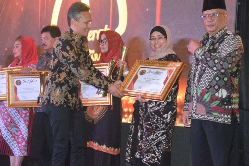 Pj Bupati Raih Penghargaan Kategori Inovasi Gerak Cepat Pengendalian Inflasi Daerah 2024