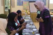 Ibu-Ibu Pelaku UMKM di Rembang Dibekali Partisipasi Ekonomi Digital