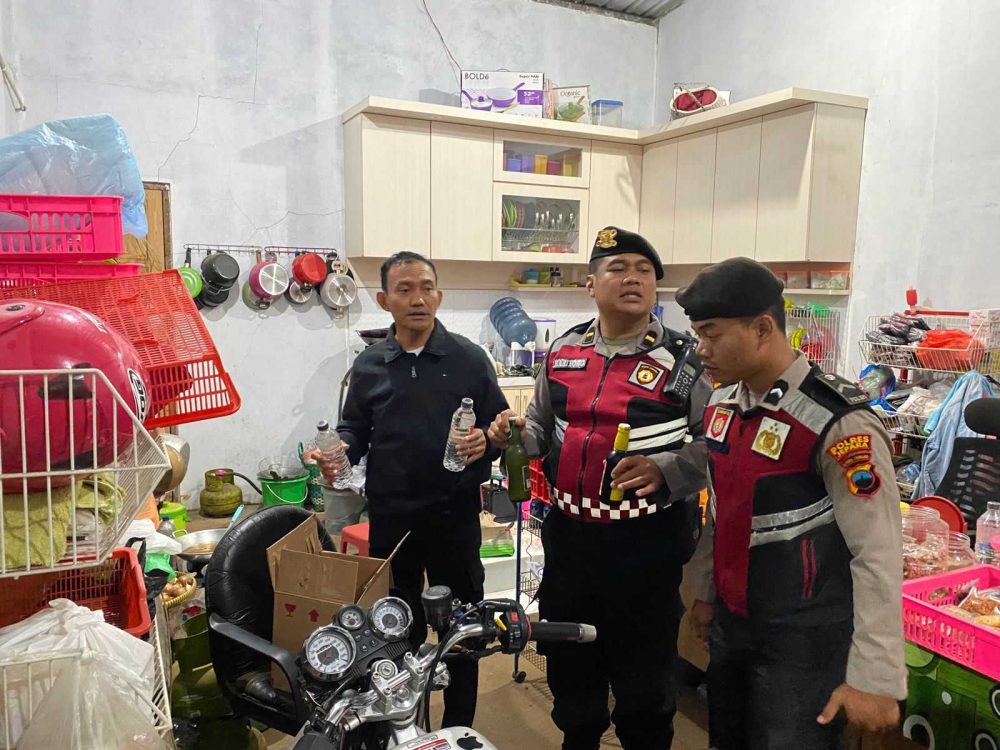 Cipta Kondisi Jelang Pilkada, Polres Jepara Amankan Belasan Botol Miras