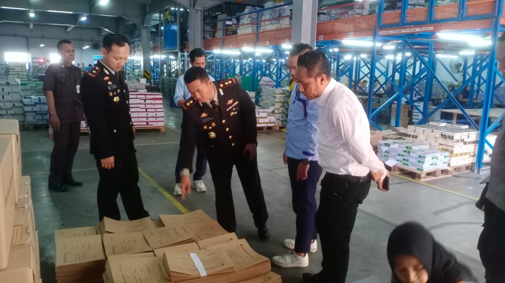 Kapolres Klaten Tinjau Percetakan Surat Suara Pilkada 2024