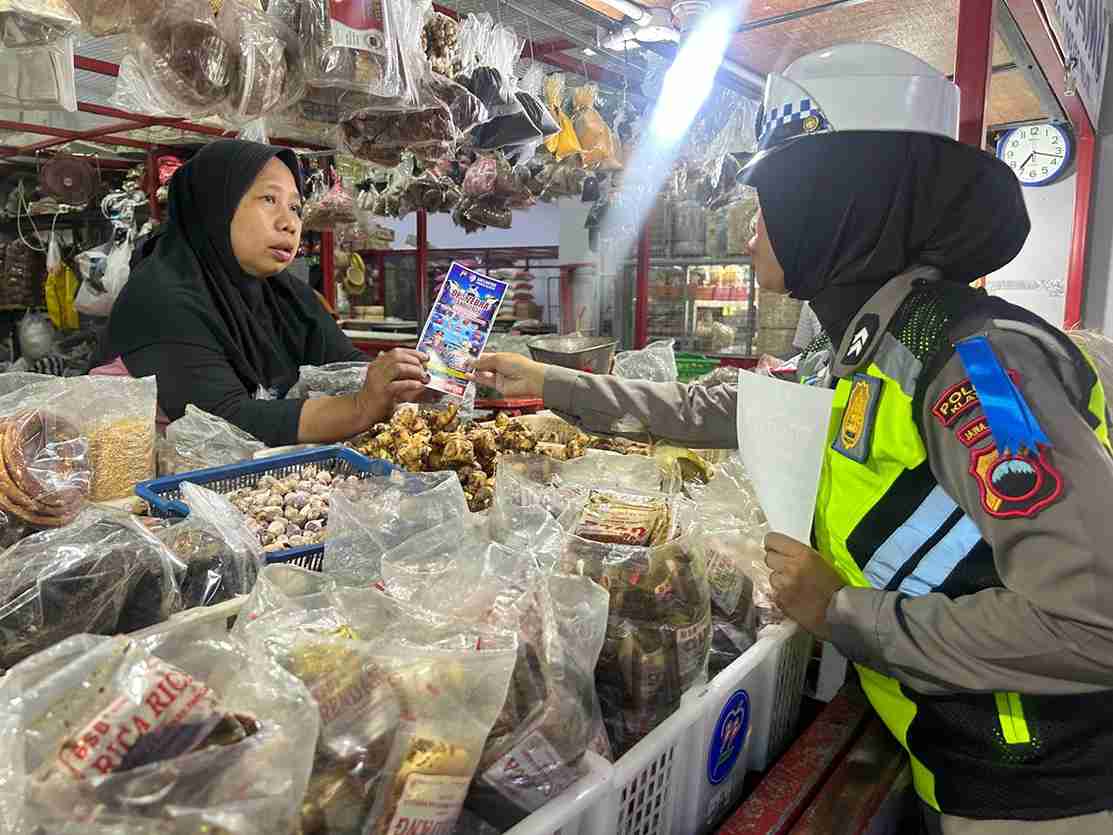 Operasi Zebra Candi 2024, Polres Klaten Gelar Sosialisasi di Pasar Gede