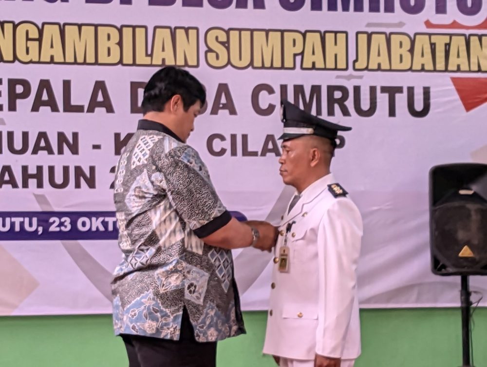 Lantik Pj Kepala Desa Cimrutu, Ini Pesan Penjabat Bupati Cilacap