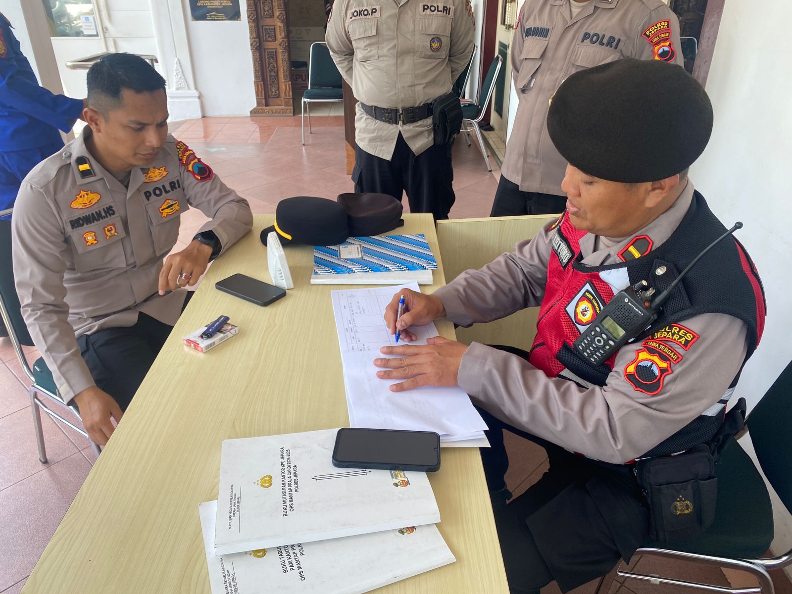 Satgas Samapta OMPC Polres Jepara Gelar Patroli Gudang Logistik KPU dan Aktivitas Masyarakat