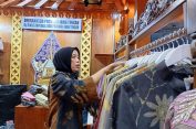 Yuk Borong! Batik Ecoprint Beragam Warna di Paviliun Jateng