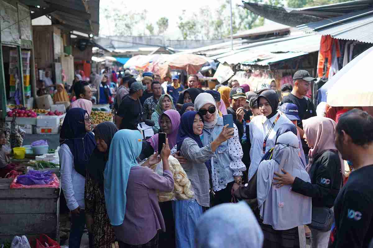 Blusukan di Pasar Tradisional, Mbak Vivit Borong Sembako