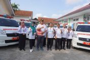 Tingkatkan Layanan Kesehatan Puskesmas, Pj Bupati Cilacap Serahkan 7 Ambulans