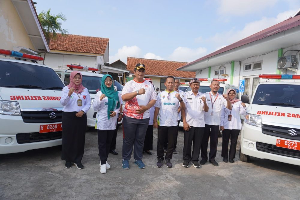 Tingkatkan Layanan Kesehatan Puskesmas, Pj Bupati Cilacap Serahkan 7 Ambulans