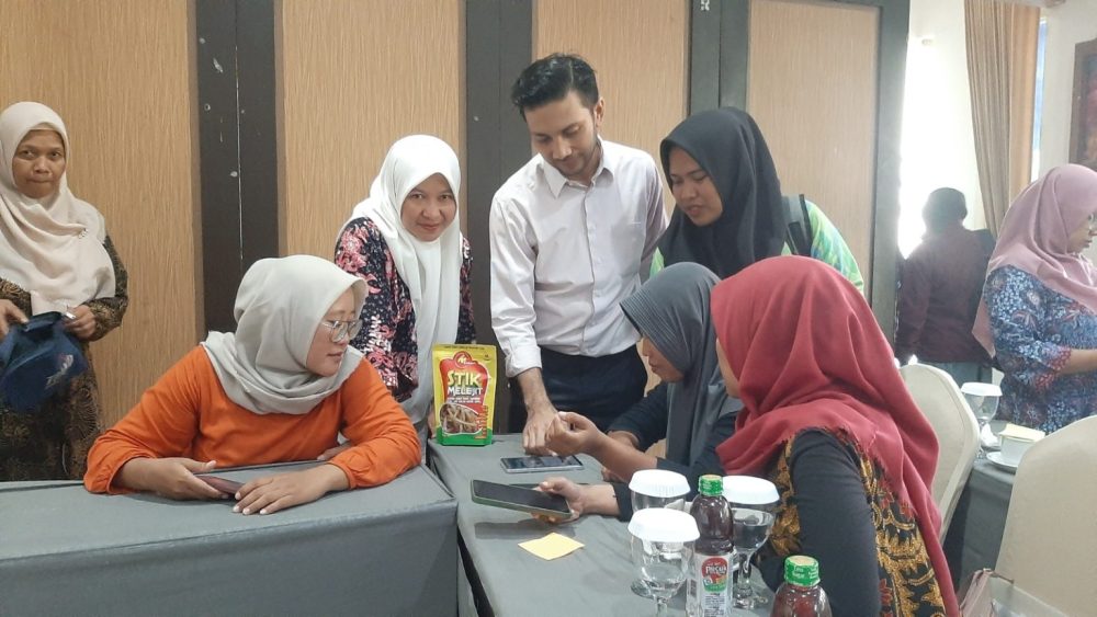 Perempuan Pelaku UMKM di Rembang Dibekali Pengatahuan Keamanan Siber