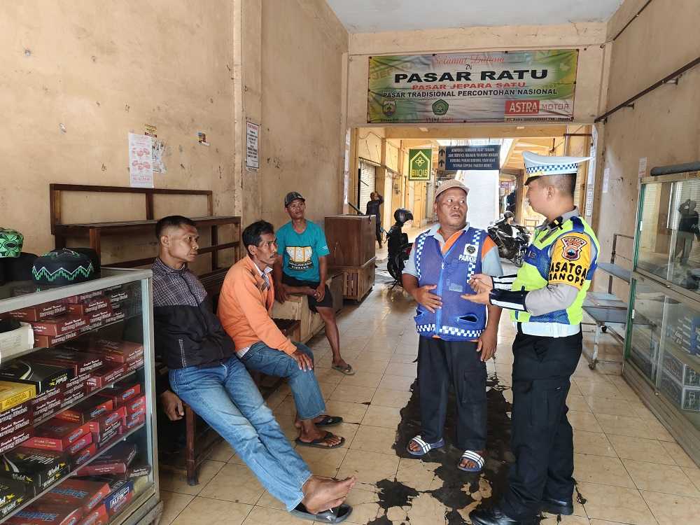 Polisi Blusukan Pasar Sosialisasi Operasi Zebra Candi 2024