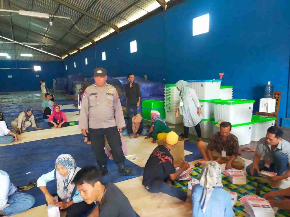 Polisi Kawal Ketat Proses Pelipatan Surat Suara Pilkada 2024