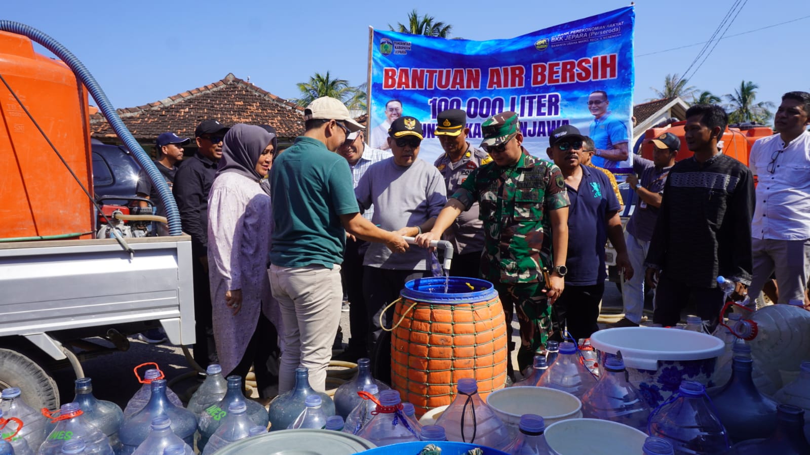 Pantau Ketersediaan Elpiji dan Air Bersih di Karimunjawa, Pj Bupati Jepara Pastikan Tercukupi