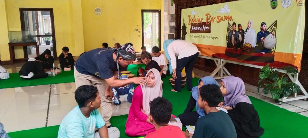 Mulai Langka, Siswa di Jepara Diajak Belajar Kentrung