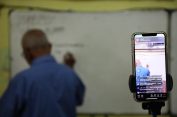 Mbah Guru Matematika Ajari Murid Matematika Lewat “TikTok”
