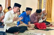 Jokowi dan Ahmad Luthfi Salat Jumat di Tegal saat Hendak Kampanye di Banyumas