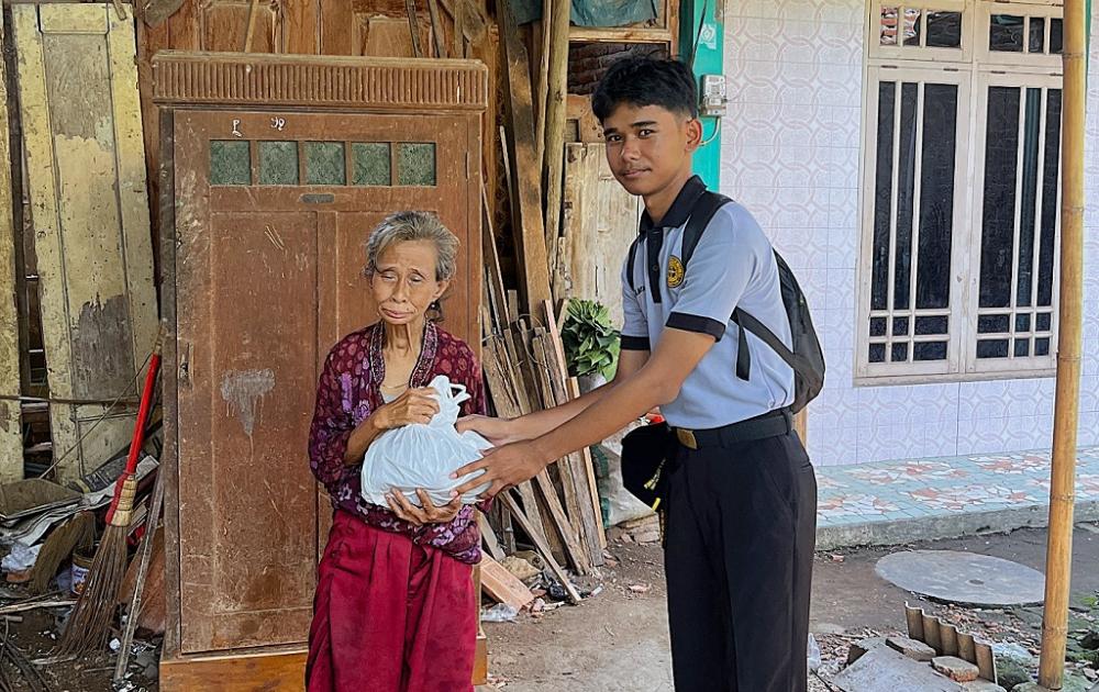 Peduli Sesama, PPI Batang Bagikan Sembako di Penghujung Tahun