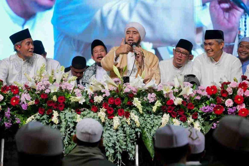 Puluhan Ribu Jemaah Banjiri Jateng Bersolawat HUT ke-53 Korpri