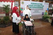 Peringati Hari Disabilitas Internasional, Pemkab Sukoharjo Serahkan Alat Bantu Disabilitas