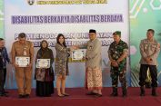 Pekerjakan Penyandang Disabilitas, 10 Perusahaan di Rembang Terima Penghargaan