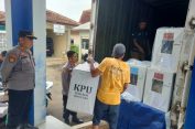 Polisi Kawal Distribusi Logistik Dari PPK ke Gudang KPU Jepara
