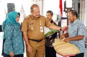 Tekan Angka Kemiskinan Ekstrem, Pj Bupati Pati Serahkan Bantuan Peralatan Usaha
