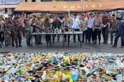 Ciptakan Suasana Kondusif saat Nataru, Polres Jepara Musnahkan Ribuan Botol Miras