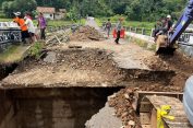 Gerak Cepat Pemkab Batang Perbaiki Jembatan Amblas di Kali Kupang