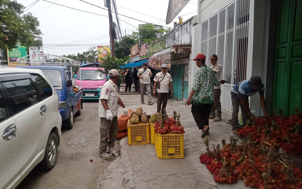 Respon Keluhan Warga, Satpol PP Minta Pedagang Tak Berjualan di Jalan Depan Pasar Rembang