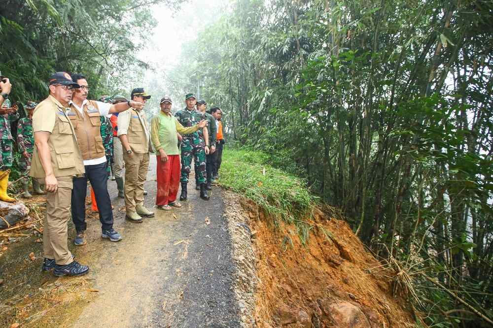 Cek Longsor di Petungkriyono, Nana Sudjana: Penanganan Terus Dilakukan