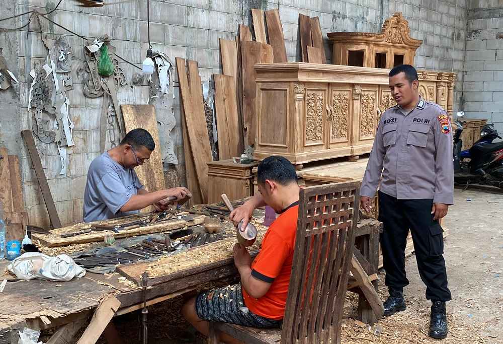 Kisah Polisi Jepara, Sukses Berbisnis dan Ciptakan Lapangan Pekerjaan di Kampungnya.