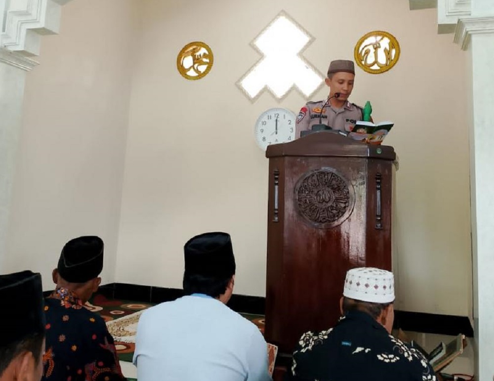 Bripka Hakim Berupaya Jaga Kamtibmas Lewat Jalan Khotbah