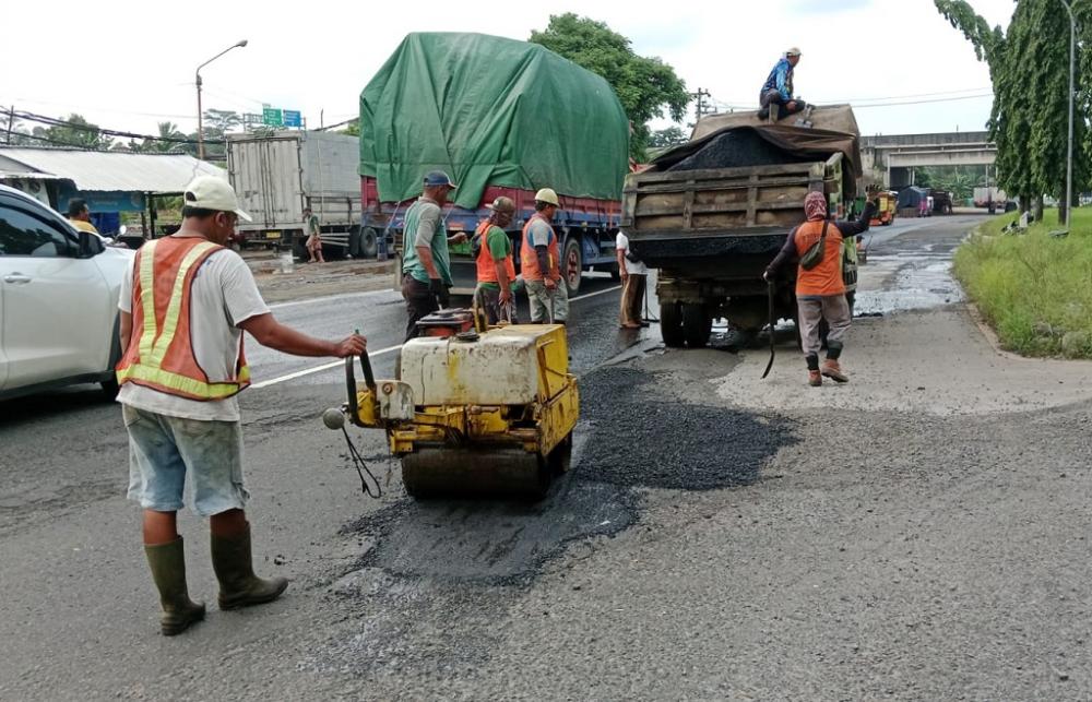 Surat Pj Bupati Batang ke Menteri PUPR Direspon, Jalan Nasional Batang-Pekalongan Mulai Ditambal