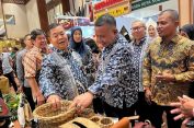 Produk UMKM Jateng Pikat Sejumlah Tokoh Nasional di Gelaran Inacraft 2025