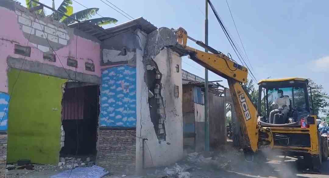 Diduga untuk Karaoke dan Prostitusi, Sejumlah Bangunan Dibongkar
