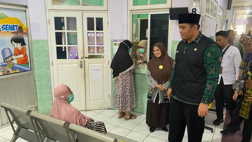Kunjungi Puskesmas dan Kecamatan, Gus Hajar Beri Nilai Plus
