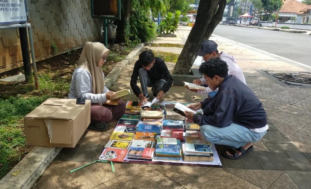 Perpusdes Candiareng Ajak Anak Isi Liburan “Ngelapak Buku”