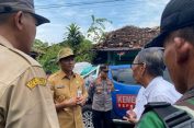 Wabup Batang Berikan Bantuan 60 Rumah Terdampak Bencana Puting Beliung