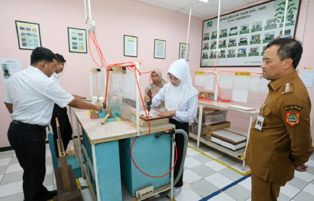Di Hadapan Gubernur Jateng, Pekerja Ini Senang Perusahaanya Taat Bayar THR