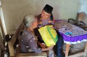 Jadi Contoh, Pak Polisi Gelar Berbagi di Bulan Suci