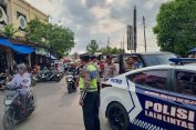 Jelang Berbuka Puasa, Ratusan Polisi di Jepara Lakukan Pengaturan di Pusat Takjil