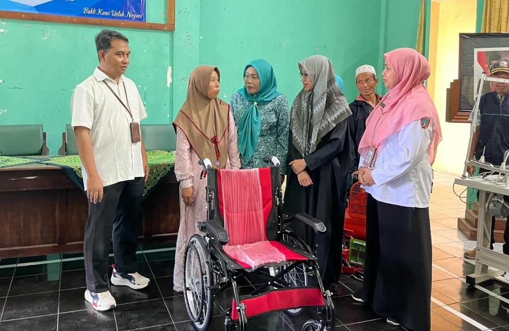 82 Penyandang Disabilitas di Rembang Terima Bantuan Sembako dan Peralatan Wirausaha