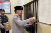 Kapolres Jepara Bagikan Takjil untuk Tahanan Saat Ramadan