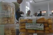 Penyandang Disabilitas di Temanggung Diajak Buat Kue Lebaran