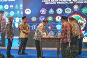 Gandeng Mahasiswa Kembangkan Desa, Gubernur Jateng Teken MoU dengan 44 Perguruan Tinggi