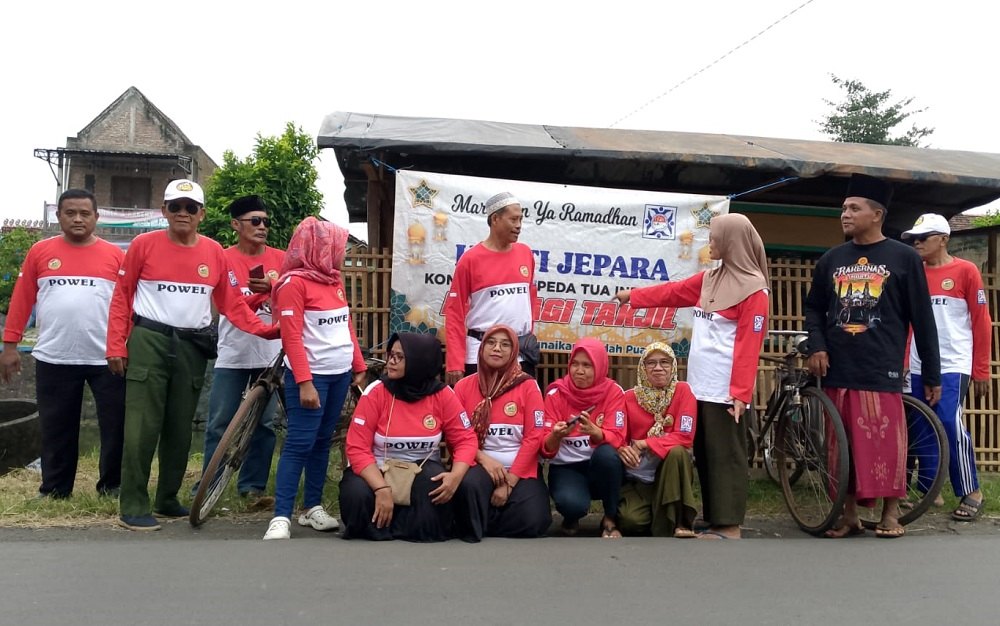 Ngabuburit Ala Pecinta Sepeda Tua di Jepara, Berbagi Takjil di Tiga Lokasi