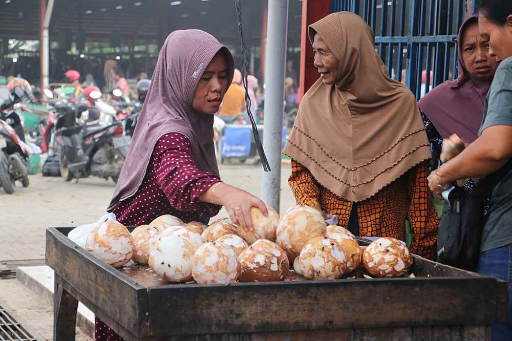 Harga Kelapa di Pasar Tradisional Tembus Rp 35 Ribu Jelang Lebaran Ketupat