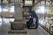 Siswi SMKN 1 Blora Ziarah ke Makam RA Kartini, Wujud Penghormatan Pahlawan Nasional