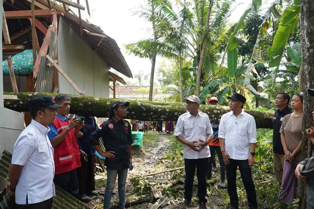 Tinjau Dampak Bencana di Bantarsari, Bupati Cilacap: Rumah Rusak Berat Segera Direhab