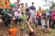 Kawasan Waduk Logung Kudus Ditanami Ribuan Bibit Pohon Buah