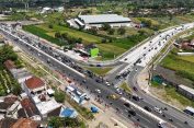 Kapolres Klaten Pantau Arus Mudik di Exit Tol Prambanan dengan Drone